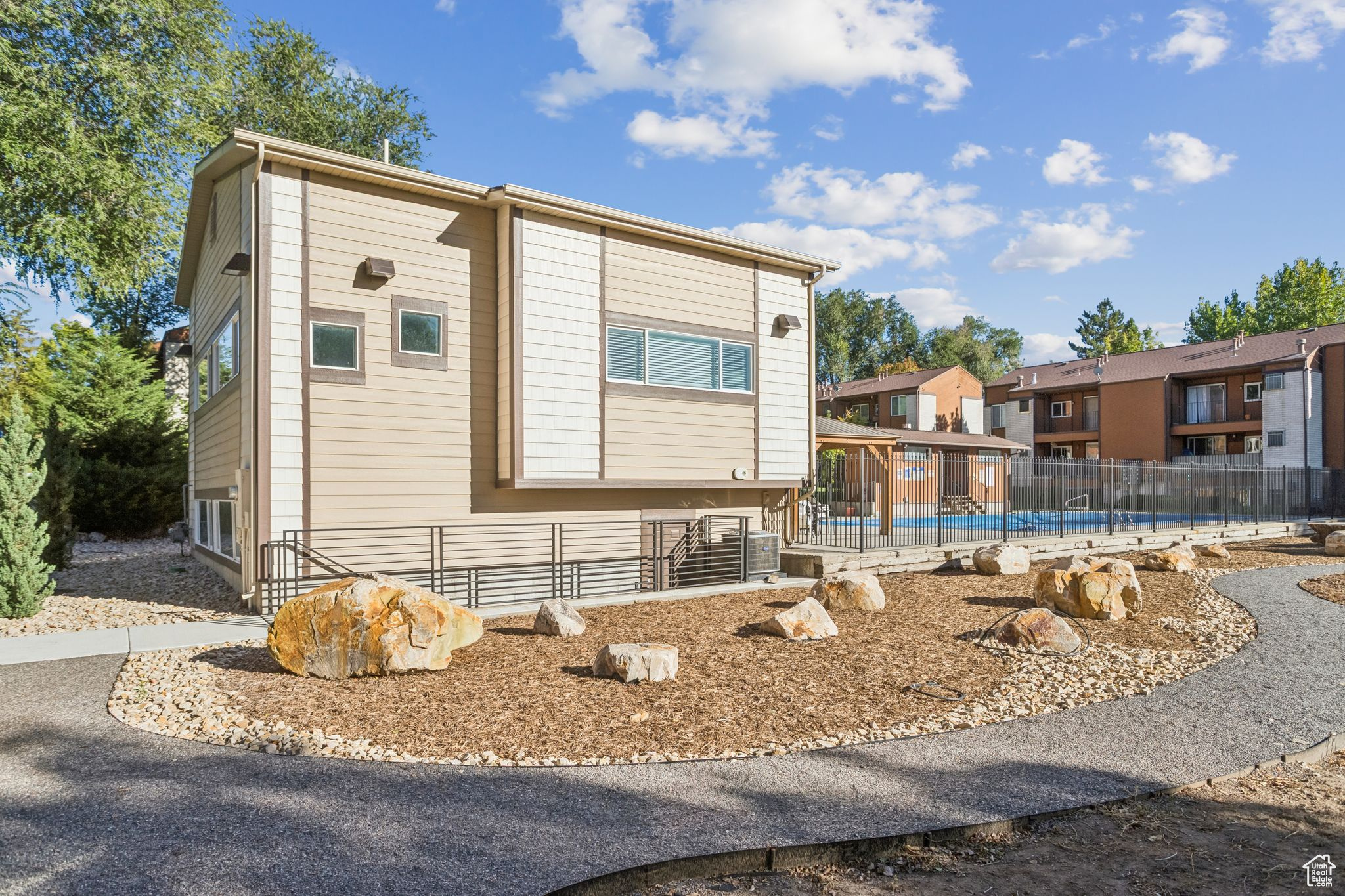 WOOD HOLLOW CONDM - Residential
