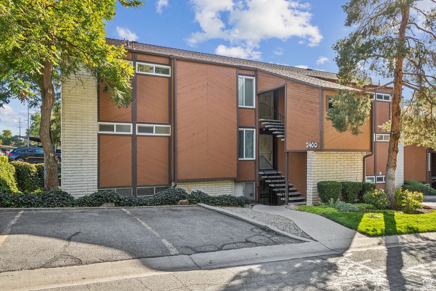 Welcome to Wood Hollow Condos, conveniently located near Sugarhouse Park & shopping, freeway entrances & local golf courses. This 2 bedroom, 2 bathroom condo features generous living spaces, in-unit laundry, a gas fireplace & a serene covered balcony. All appliances & washer/dryer are included. A community pool, covered parking, ample guest parking, two storage spaces and Google Fiber makes this complex stand out. This is the east-side condo or investment property you've been waiting for!