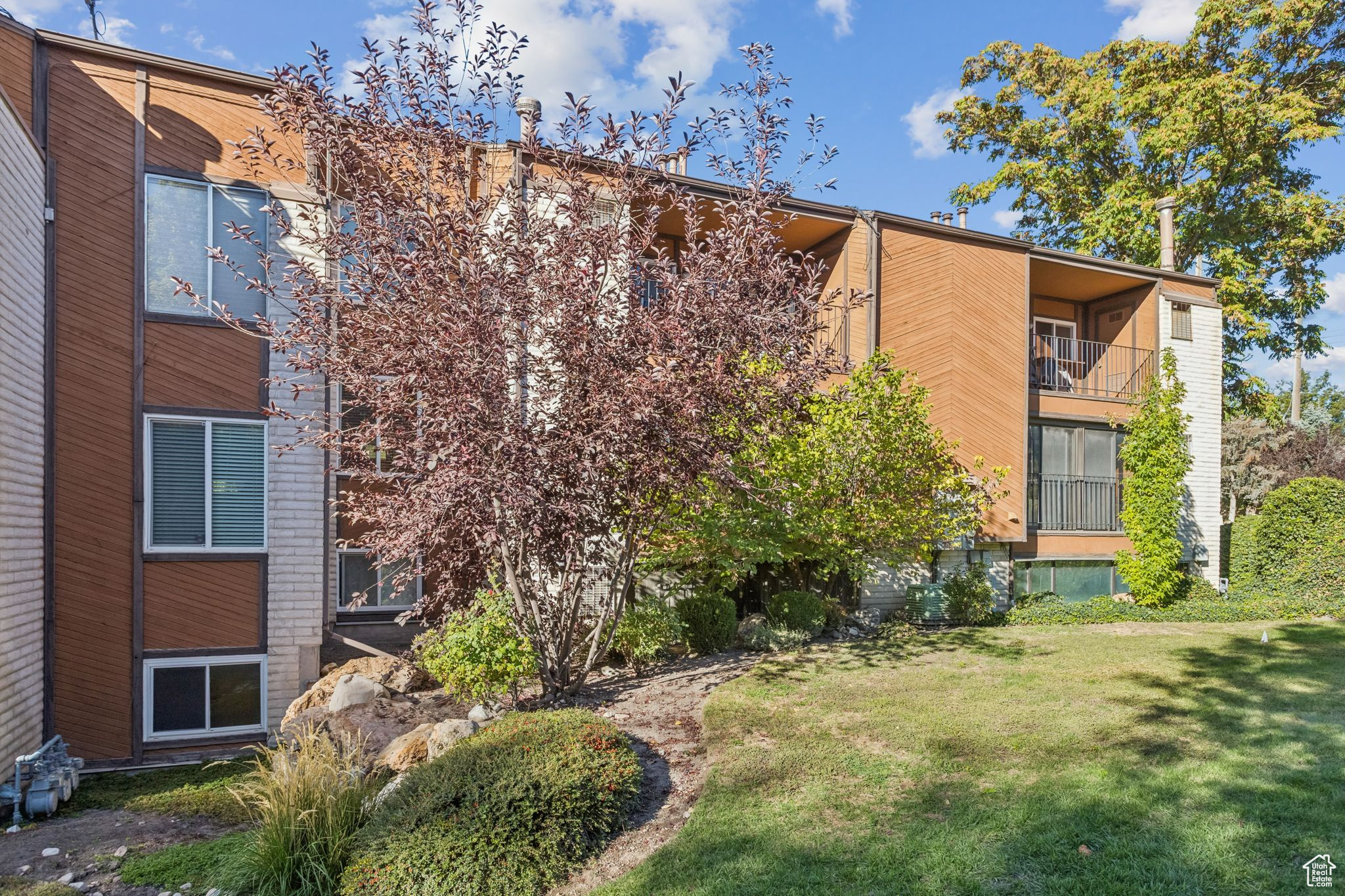 WOOD HOLLOW CONDM - Residential