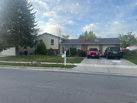 Photo of 373 E 10450 ST S, Sandy, UT 84070 (MLS # 2123556)