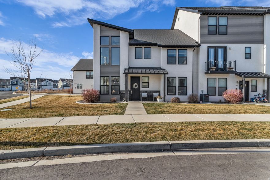 This well-maintained 4-bedroom end-row townhome offers extra privacy and abundant natural light in a prime Payson location. The open-concept main level features a spacious living area, kitchen, and dining space-perfect for everyday living and entertaining. Upstairs includes generously sized bedrooms, with flexibility for family, guests, or a home office. Conveniently located near parks, schools, and close access to I-15, this end unit is a great opportunity for homeowners or investors alike.   Square footage figures are provided as a courtesy estimate only and were obtained from County Records. Buyer to verify all.