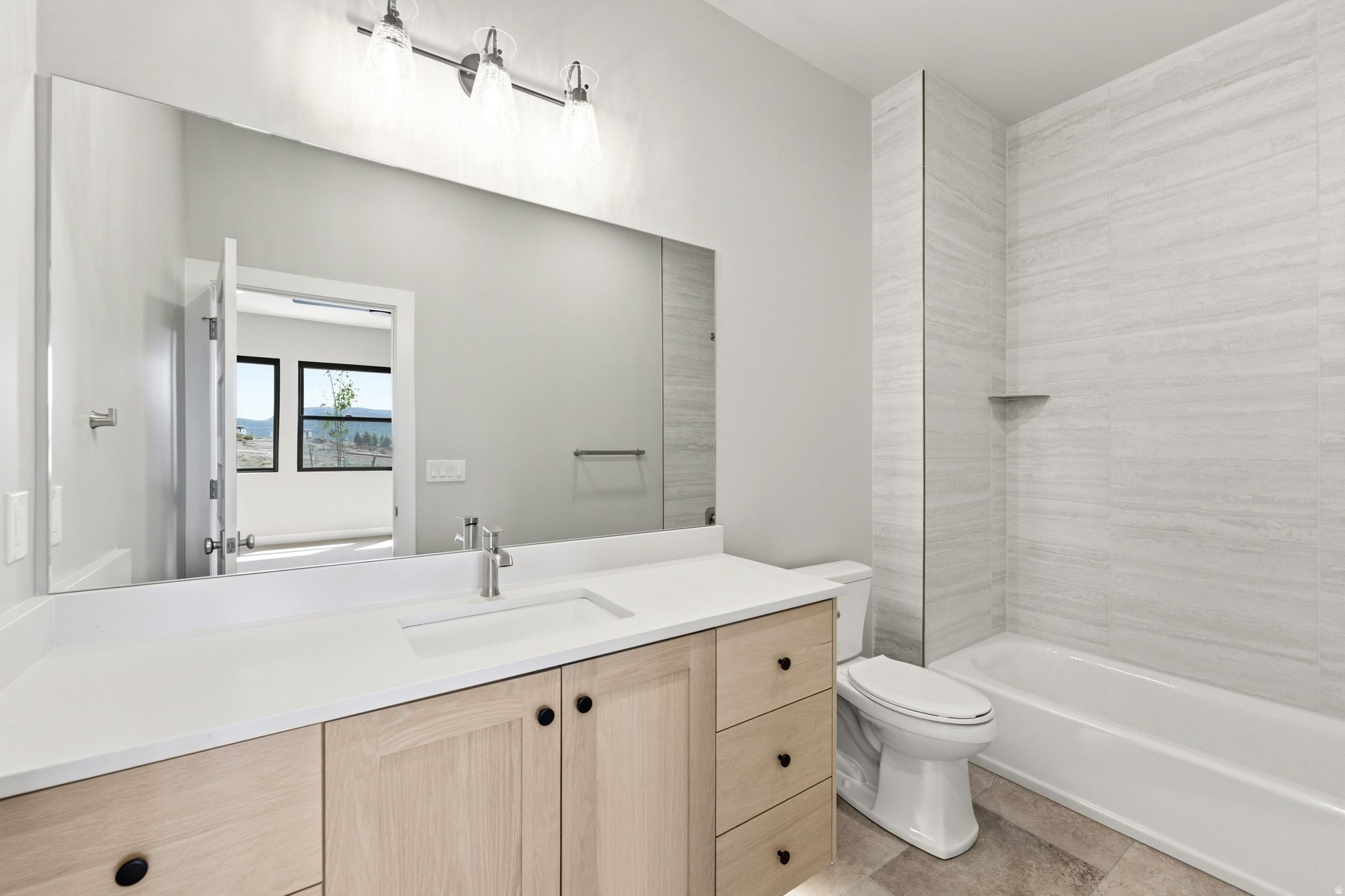 MAYFLOWER LAKESIDE - Residential