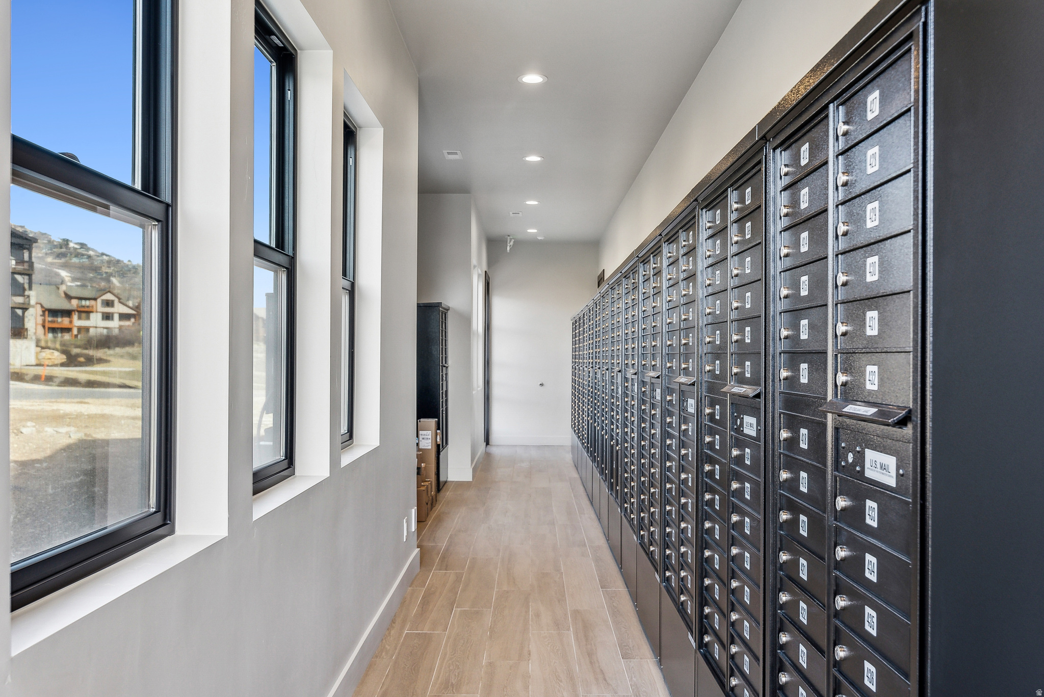 MAYFLOWER LAKESIDE - Residential