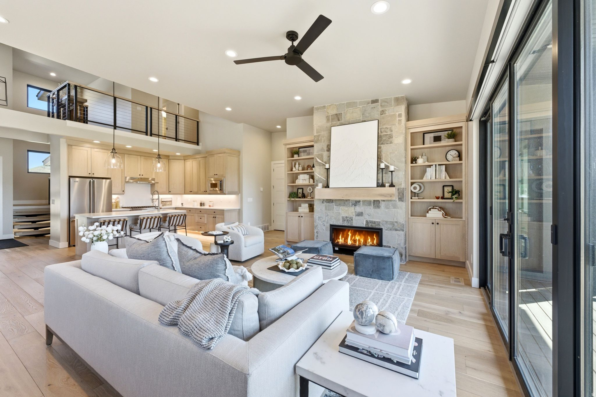 MAYFLOWER LAKESIDE - Residential