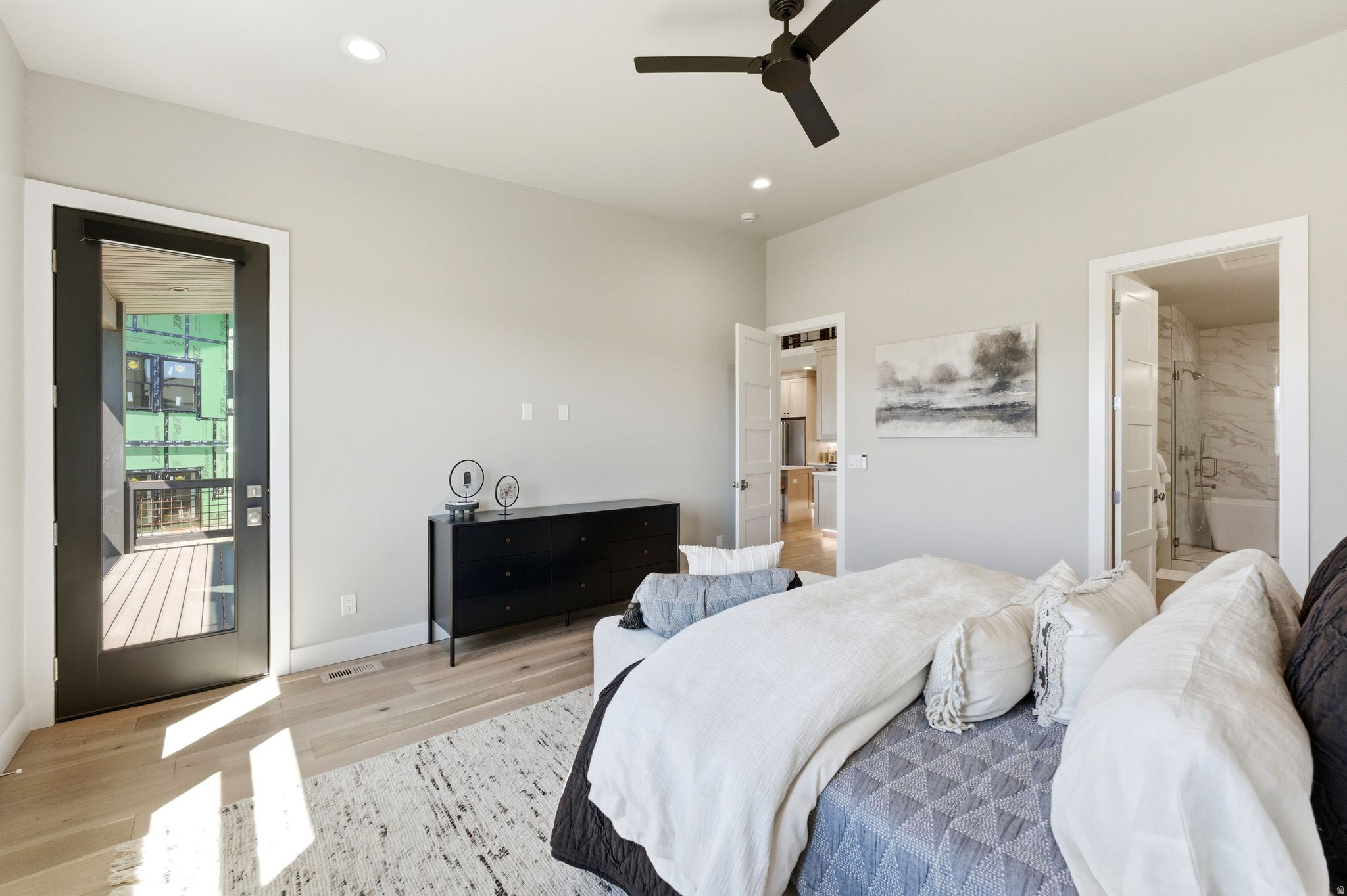 MAYFLOWER LAKESIDE - Residential