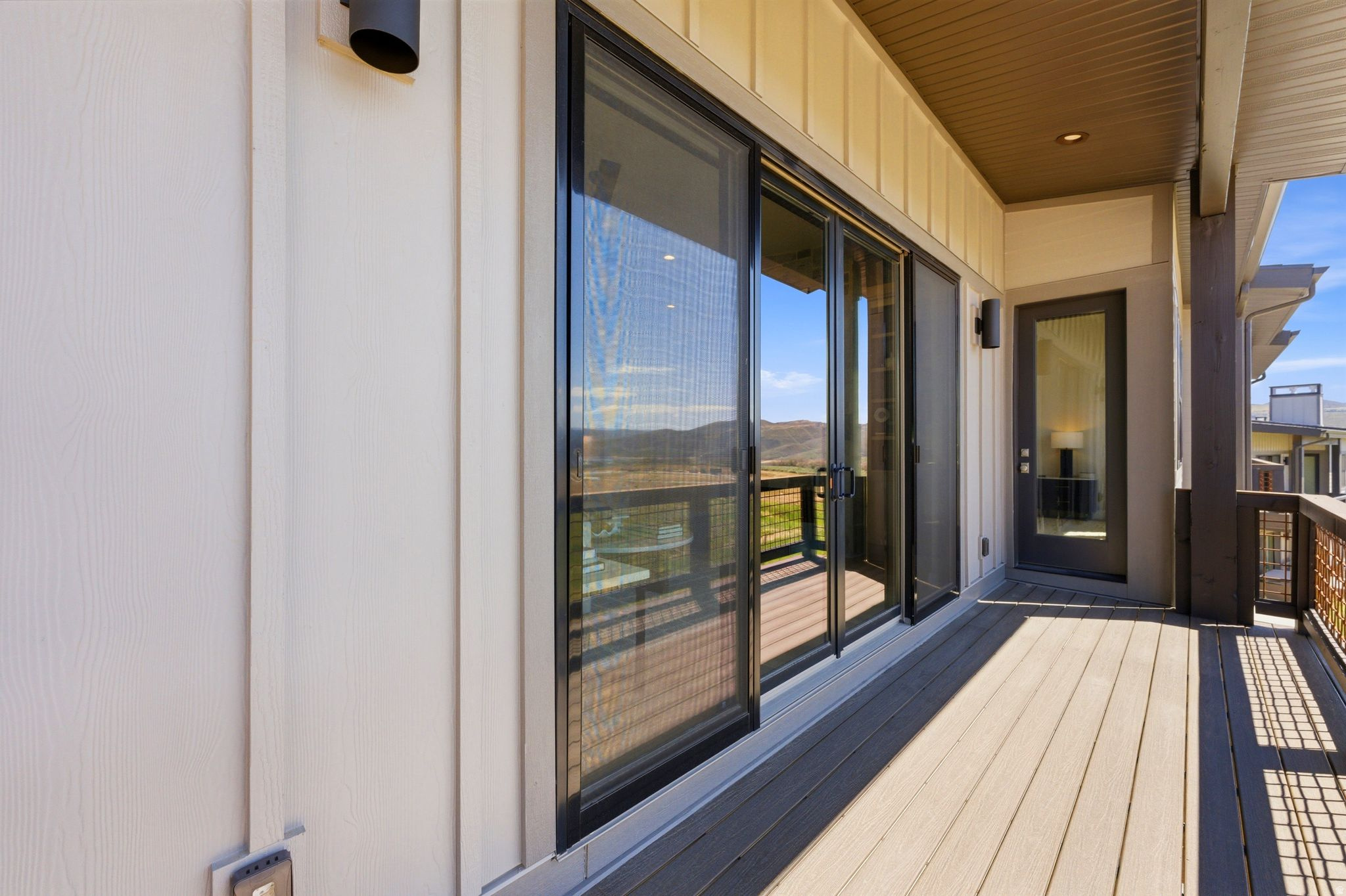 MAYFLOWER LAKESIDE - Residential