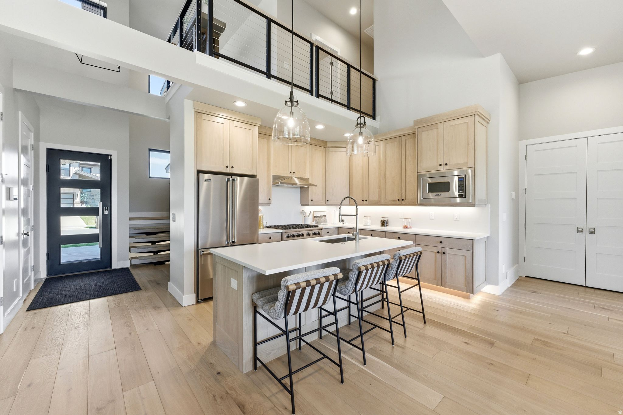MAYFLOWER LAKESIDE - Residential