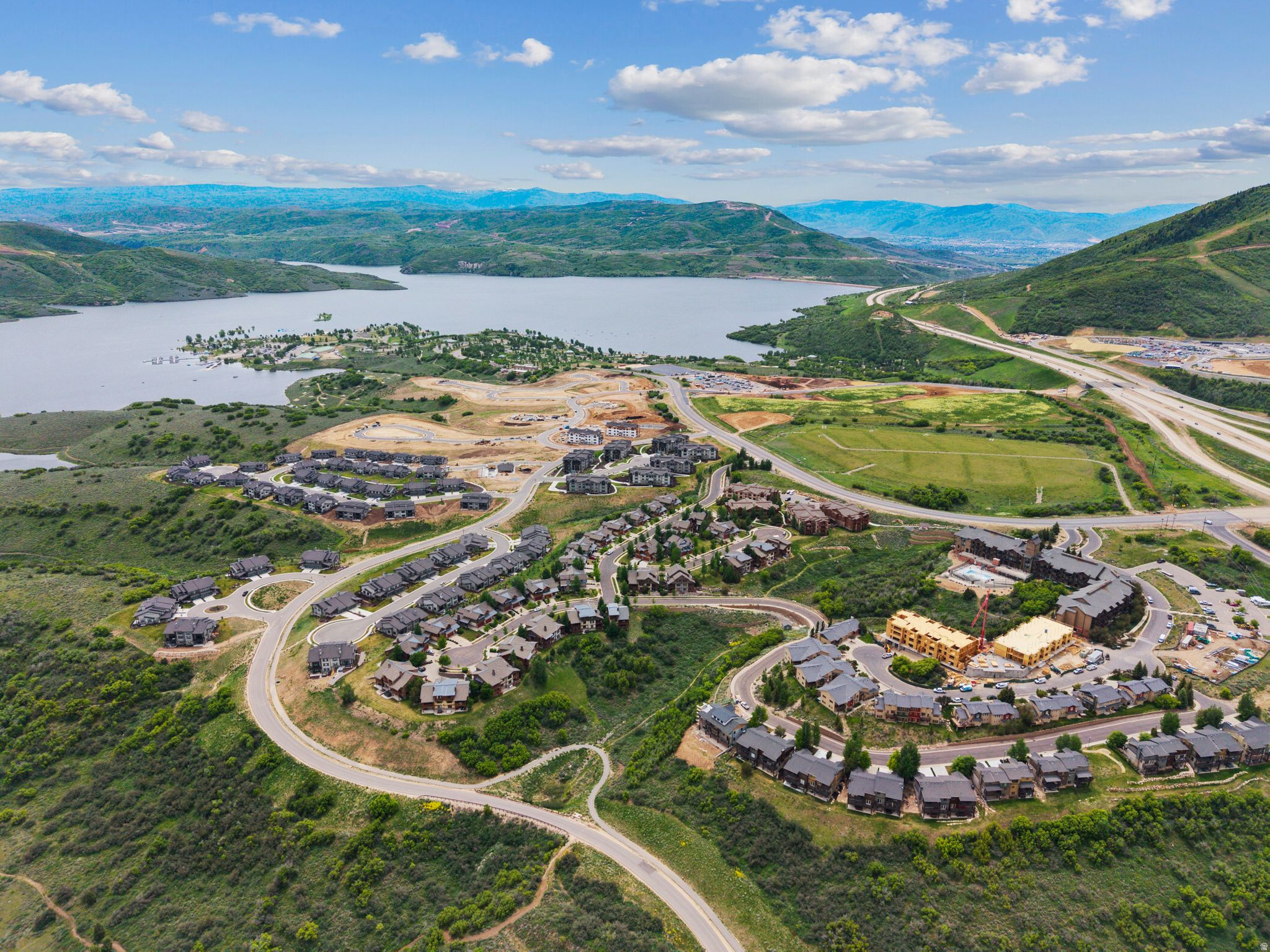 MAYFLOWER LAKESIDE - Residential