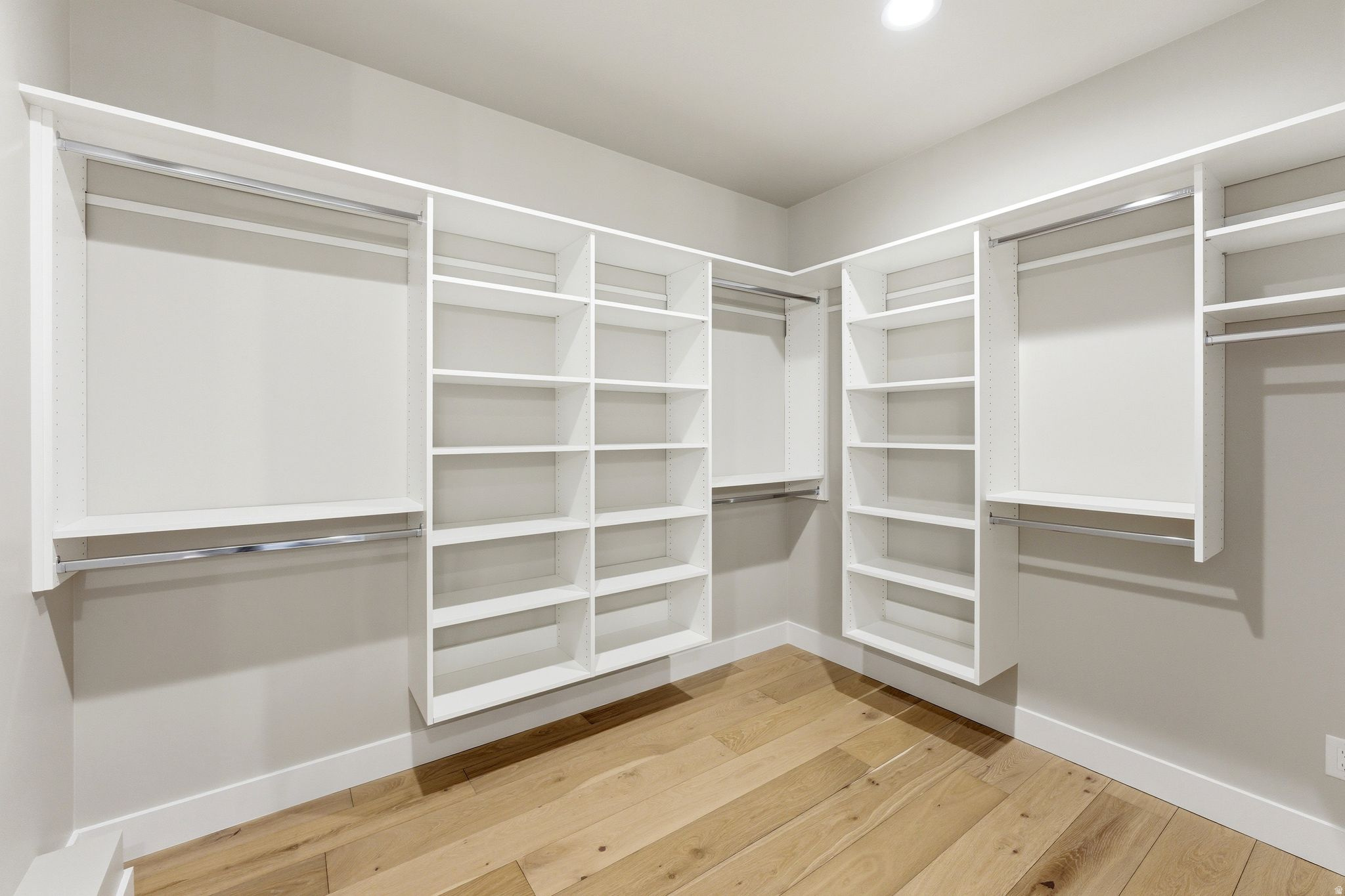 MAYFLOWER LAKESIDE - Residential