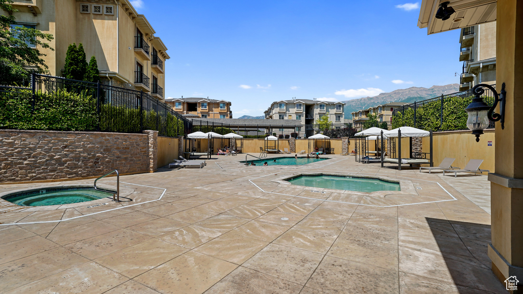 TUSCAN VILLAS - Residential