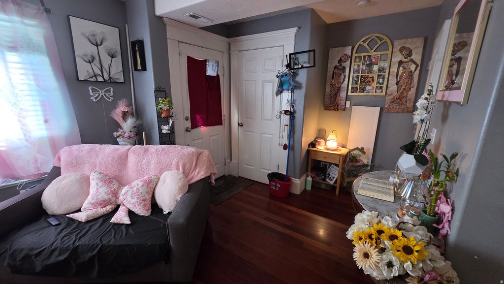 Photo of 255 E 200 N, Logan, UT 84321 (MLS # 2133371)