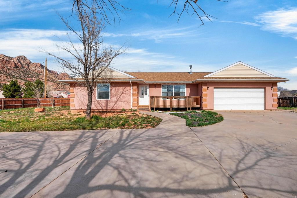 Photo of 780 N HILDALE ST, Hildale, UT 84784 (MLS # 2136168)