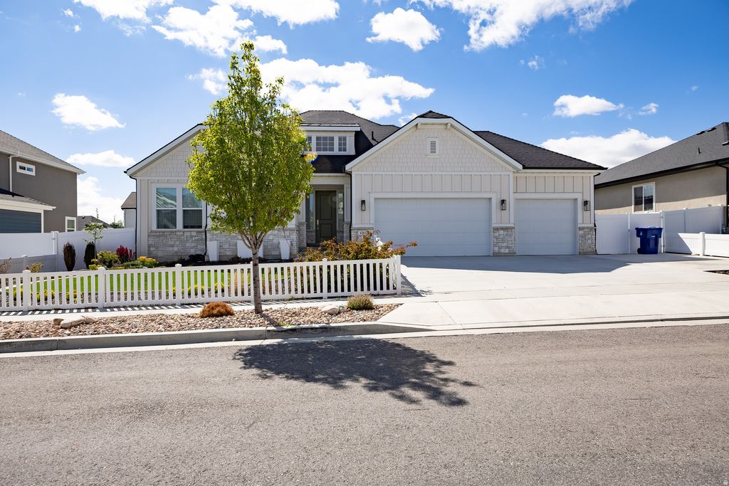 Photo of 6581 W SHAWNEE MARIE WAY, Herriman, UT 84096 (MLS # 2149280)