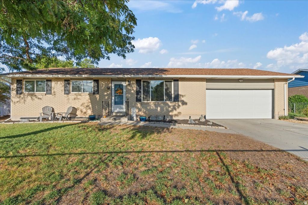 Photo of 3492 W RIDGECREST DR, Taylorsville, UT 84129 (MLS # 2140954)