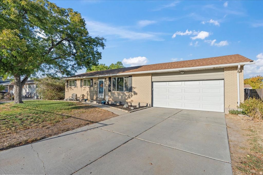 Photo of 3492 W RIDGECREST DR, Taylorsville, UT 84129 (MLS # 2140954)