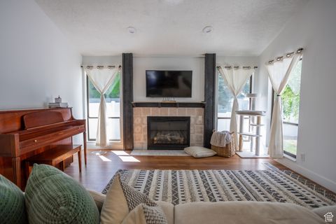 Tiny photo for 4424 W SKYE DR, South Jordan, UT 84009 (MLS # 2118973)