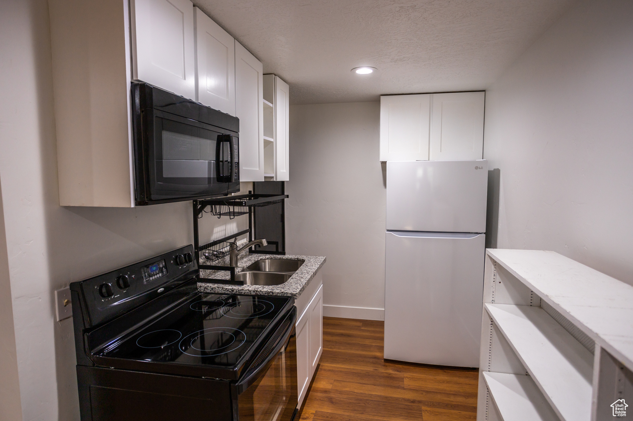 COUNTRY ESTA - Residential