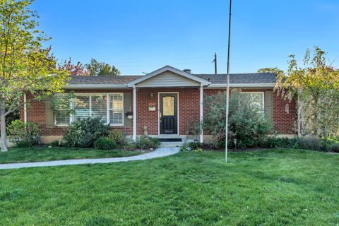 Photo of 1240 WESTWOOD RD, Bountiful, UT 84010 (MLS # 2149395)