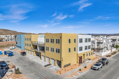 Photo of 747 W PERIWINKLE LN #302, Saint George, UT 84790 (MLS # 2135878)