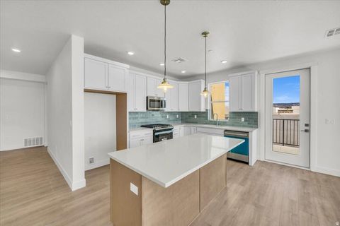 Tiny photo for 747 W PERIWINKLE LN #302, Saint George, UT 84790 (MLS # 2135878)