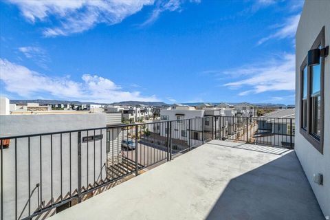 Tiny photo for 747 W PERIWINKLE LN #302, Saint George, UT 84790 (MLS # 2135878)