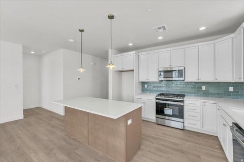 Tiny photo for 747 W PERIWINKLE LN #302, Saint George, UT 84790 (MLS # 2135878)