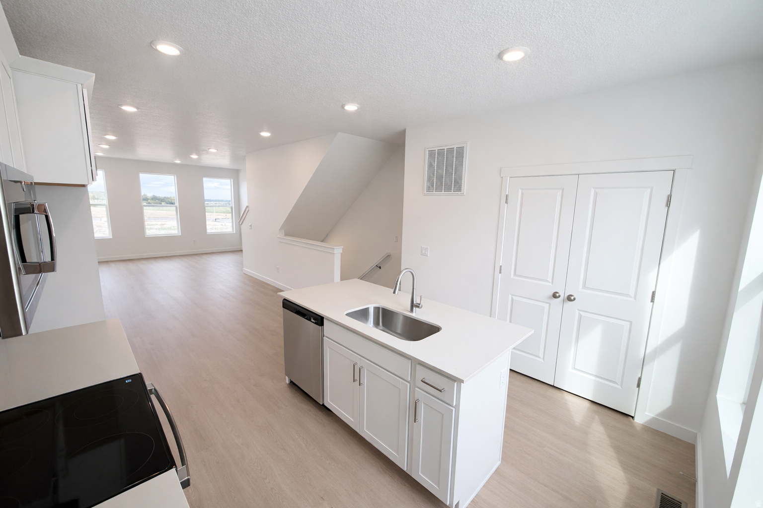 BEACON POINTE - Residential