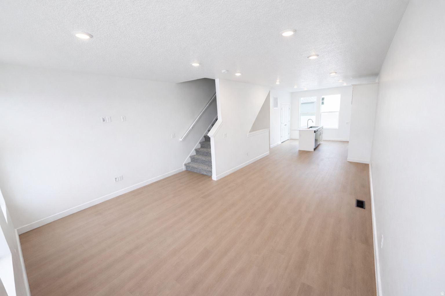 BEACON POINTE - Residential