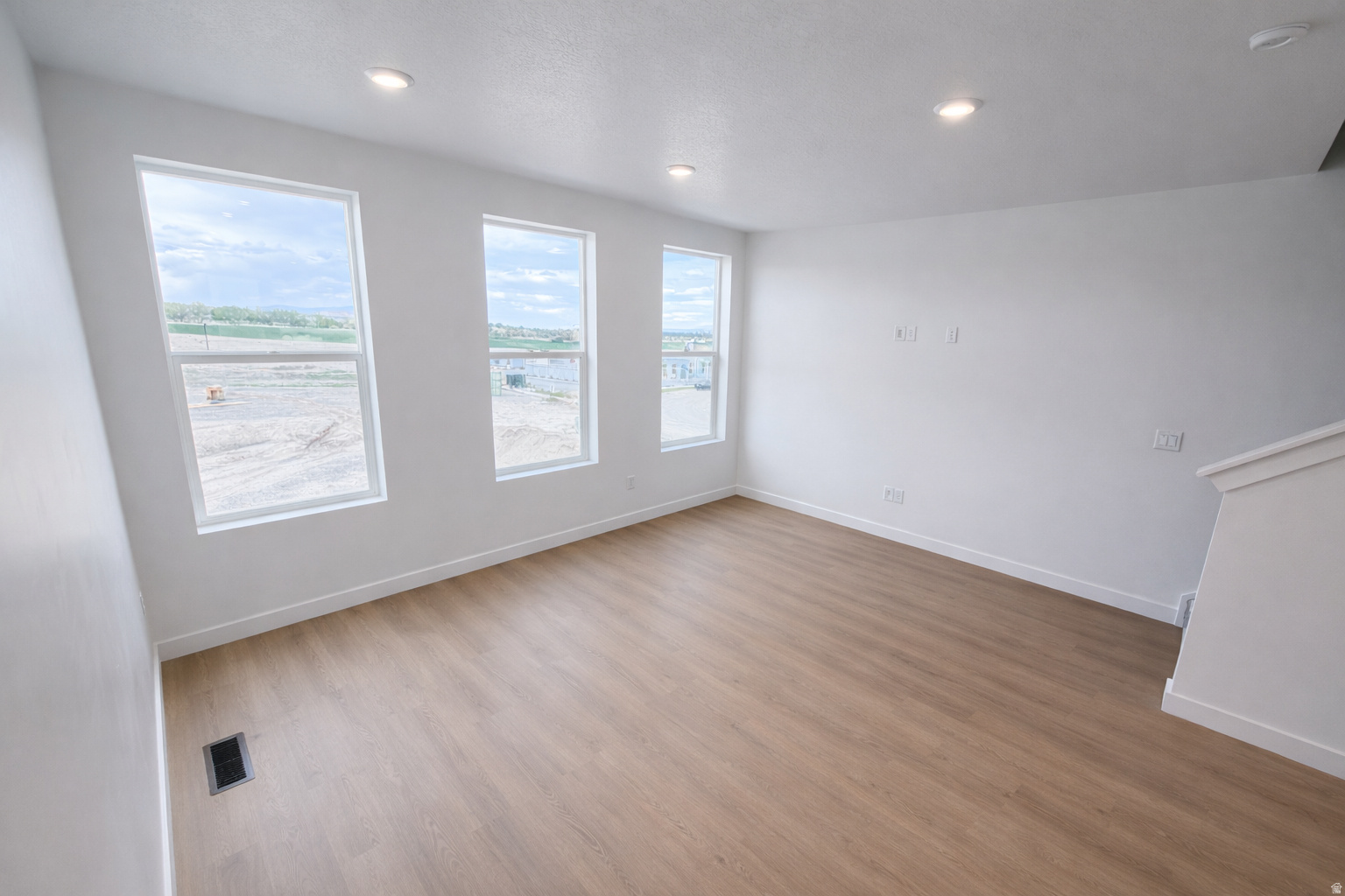 BEACON POINTE - Residential