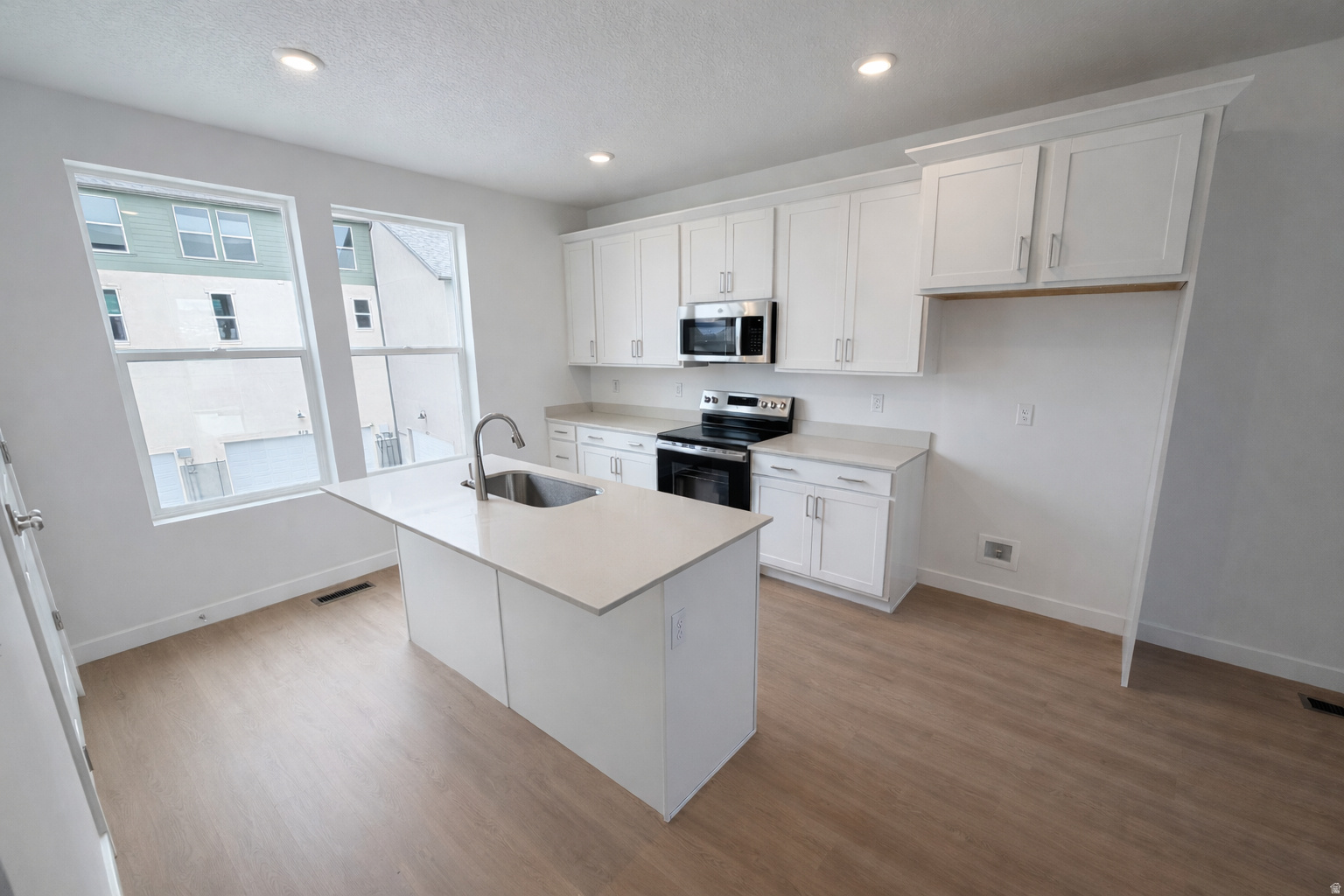 BEACON POINTE - Residential