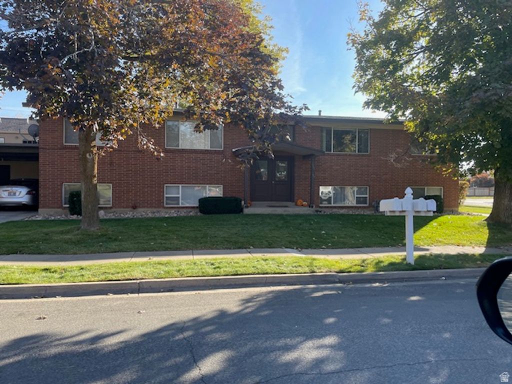 Photo of 281 W 650 S, Bountiful, UT 84010 (MLS # 2150225)