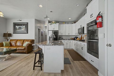 Tiny photo for 63 E BLUE HERON DR, Saratoga Springs, UT 84045 (MLS # 2151830)