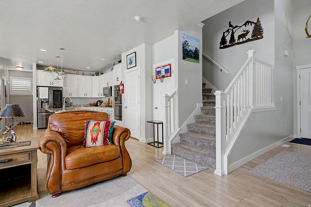 Photo of 63 E BLUE HERON DR, Saratoga Springs, UT 84045 (MLS # 2151830)