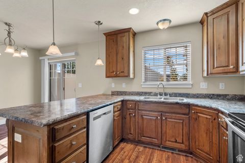 Tiny photo for 927 N INDEPENDENCE AVE, Provo, UT 84604 (MLS # 2119239)
