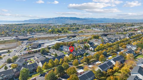 Tiny photo for 927 N INDEPENDENCE AVE, Provo, UT 84604 (MLS # 2119239)