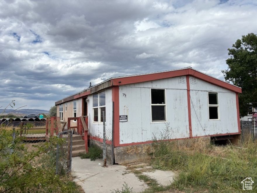 Investor/Handyman Special.  Open floor plan with 3 bedroom 2 bath.  Close to Vernal City. Public bus stop near by.