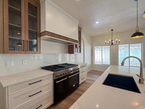 Tiny photo for 770 E MOUNTAIN RD, North Ogden, UT 84414 (MLS # 2146823)