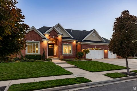 Photo of 4229 W SANDALWOOD DR, Cedar Hills, UT 84062 (MLS # 2116637)