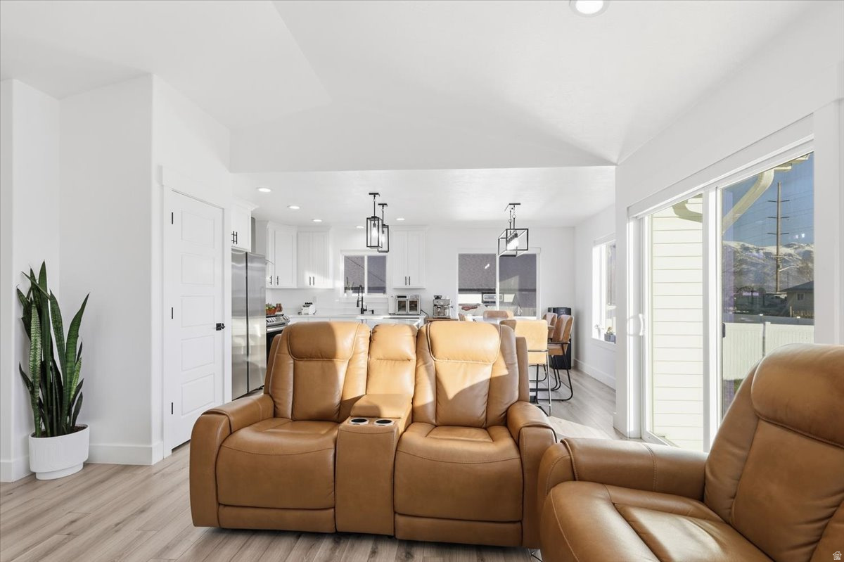 EASTSIDE VIEW - Residential