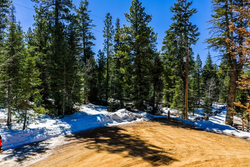 Photo of 1420 E WOODCHUCK RD, Duck Creek Village, UT 84762 (MLS # 2145320)