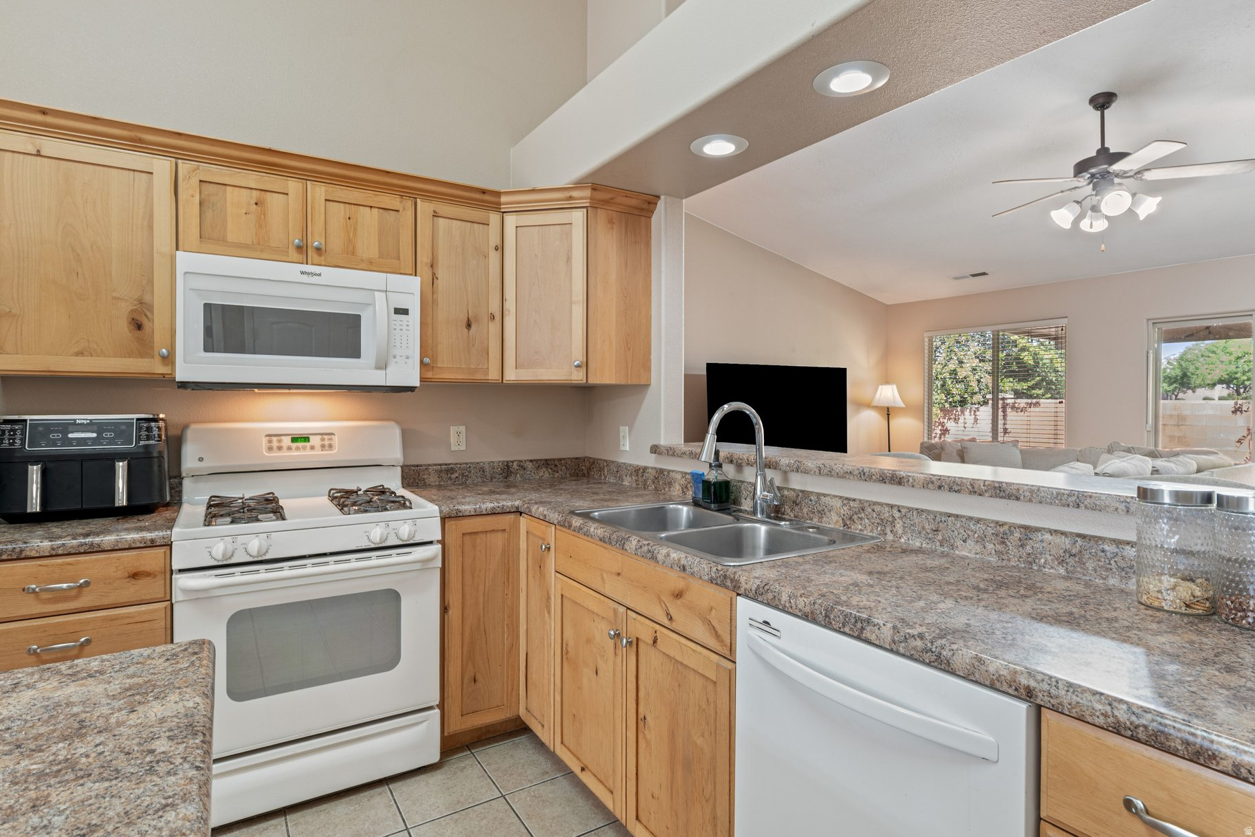 DESERT SANDS AT PAIN - Residential