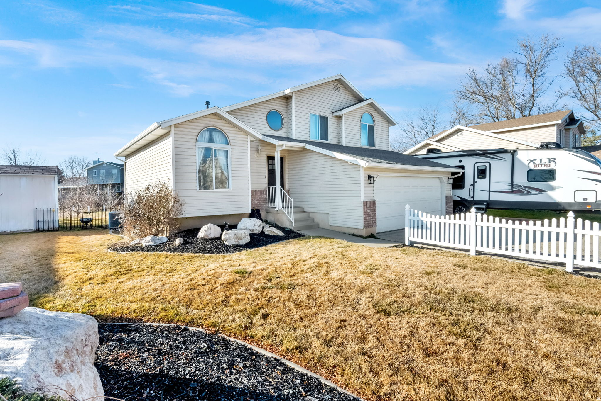 GOLDEN MEADOWS - Residential