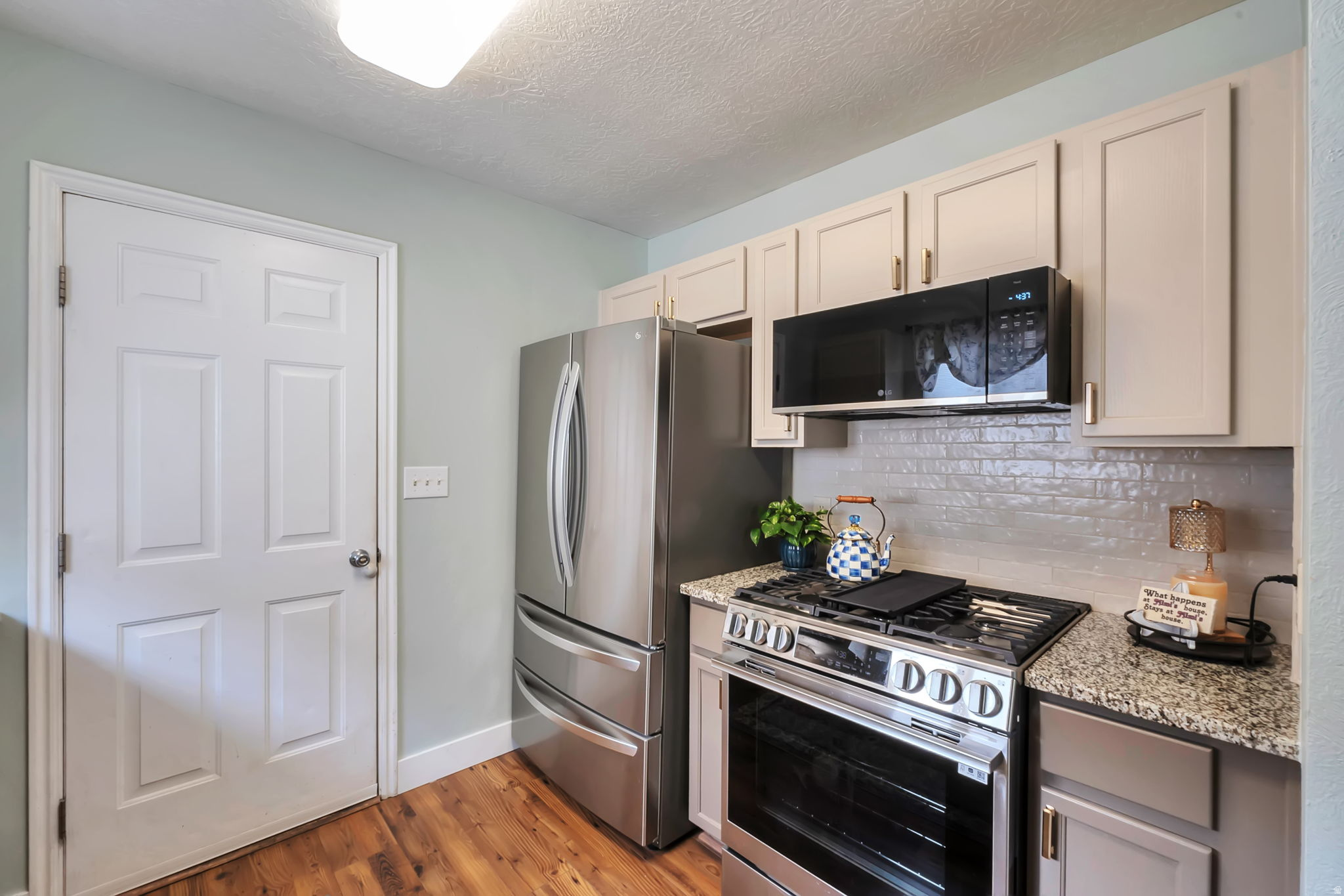 ASH POINT AT SADDLE - Residential