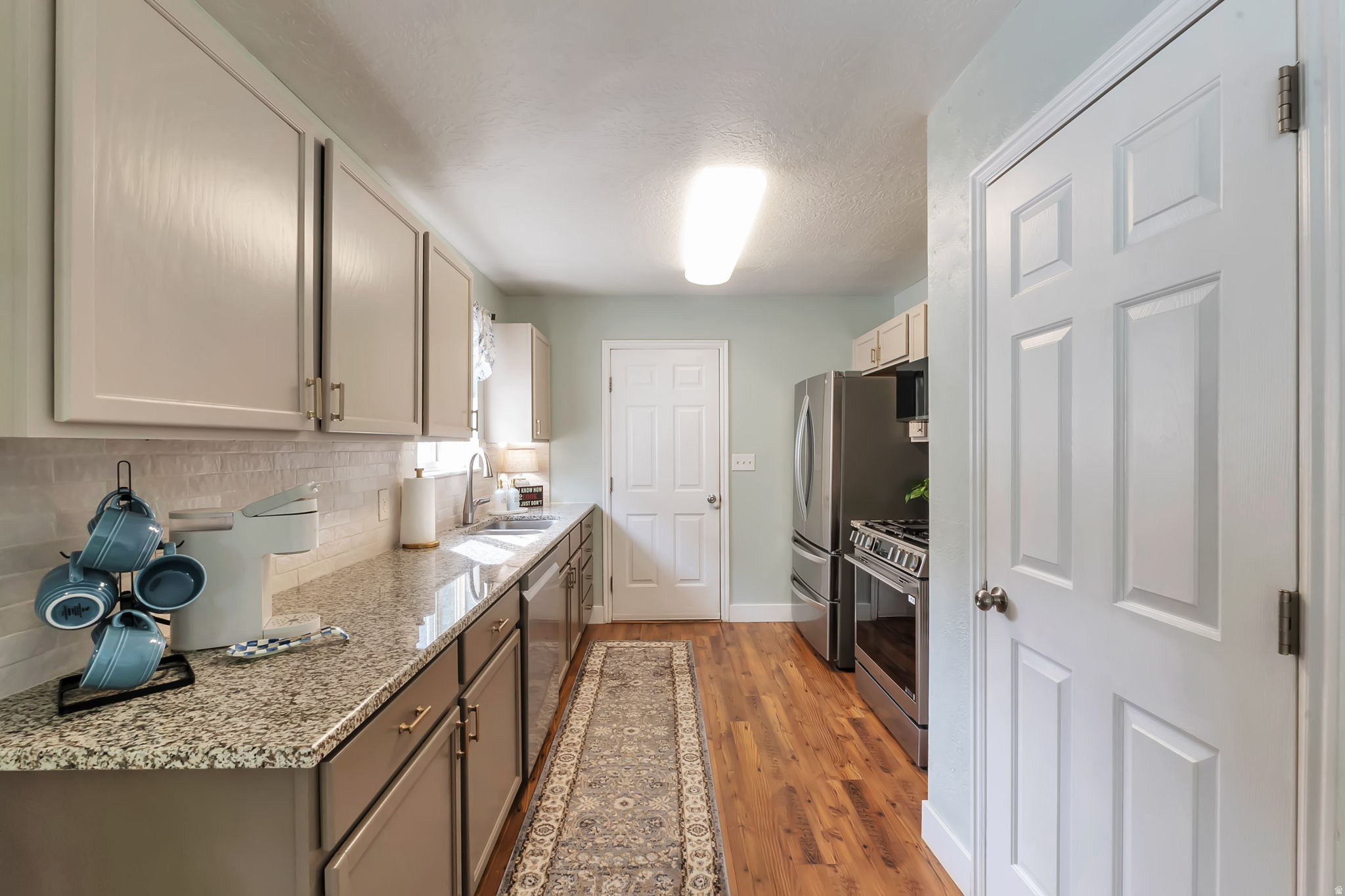 ASH POINT AT SADDLE - Residential