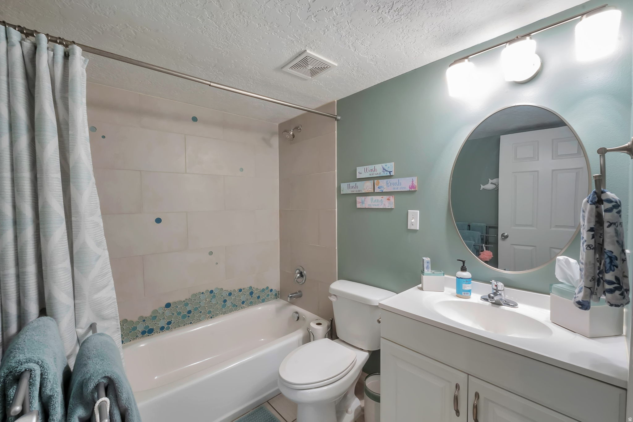 ASH POINT AT SADDLE - Residential