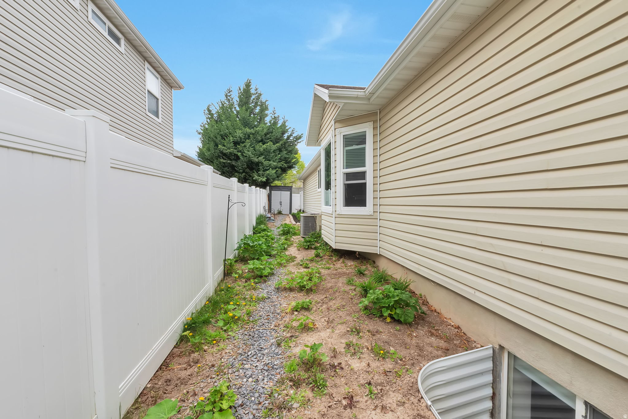 ASH POINT AT SADDLE - Residential