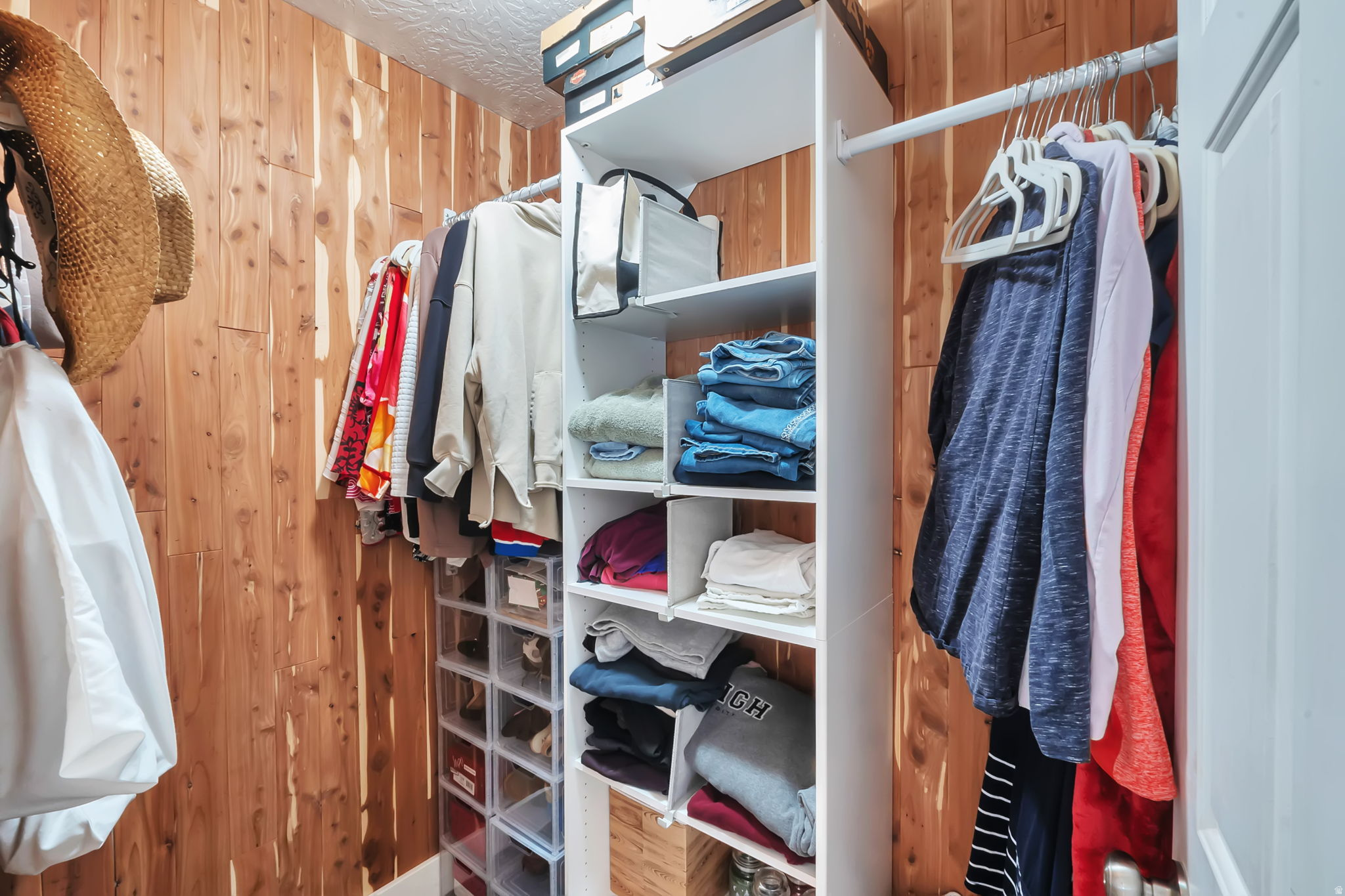 ASH POINT AT SADDLE - Residential