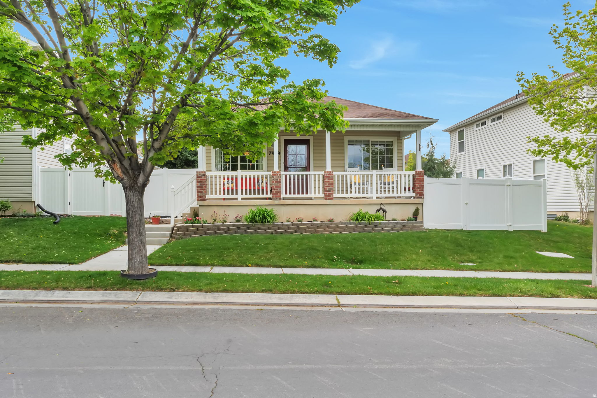 ASH POINT AT SADDLE - Residential