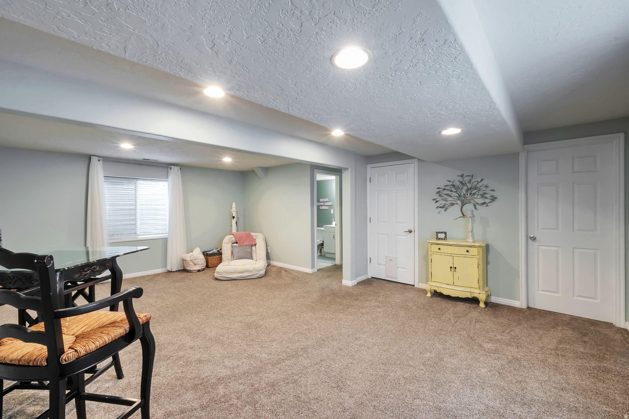 ASH POINT AT SADDLE - Residential