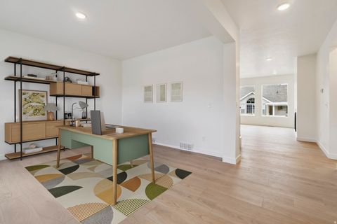 Tiny photo for 1061 W MAHOGANY ST, Saratoga Springs, UT 84045 (MLS # 2121902)